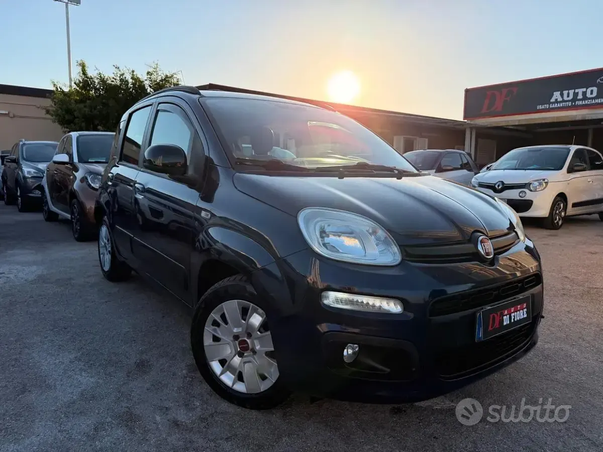 Usata Fiat Panda Lounge 69 CV (50 kW) 2016 Bluazzurro Utilitaria