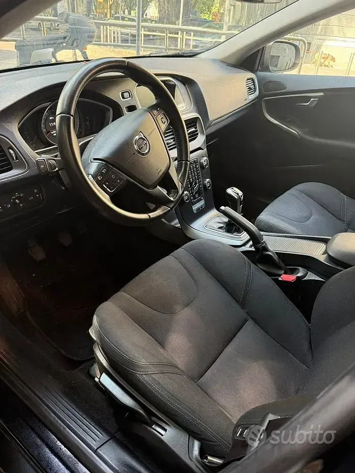 Usata Volvo V40 120 CV (88 kW) 2018 Berlina