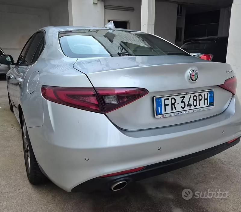 Usata Alfa Romeo Giulia 150 CV (110 kW) 2018 Grigio Berlina