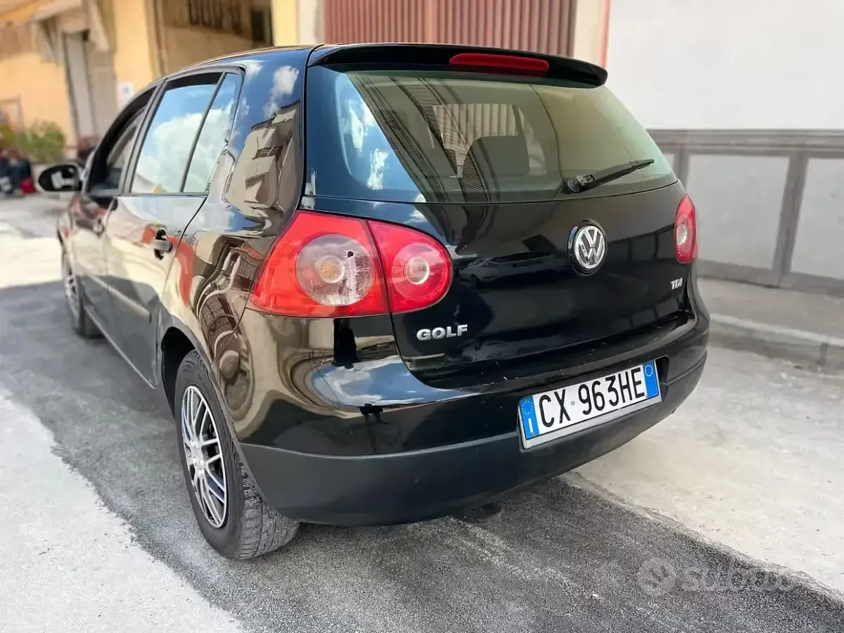 Usata VW Golf V 105 CV (77 kW) 2007 Blu Berlina