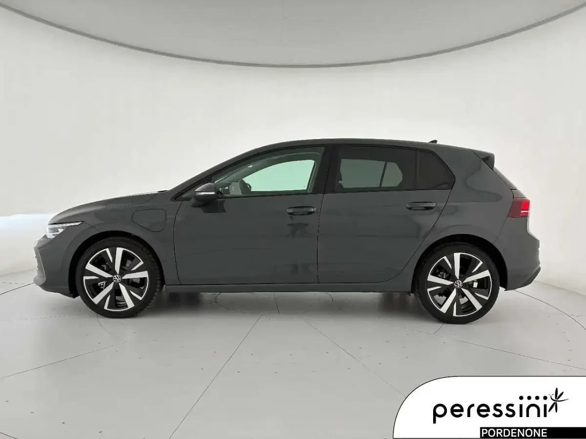 Nuova VW Golf VIII Edition 150 CV (110 kW) 2025 Dolphin grey metallizzato Berlina