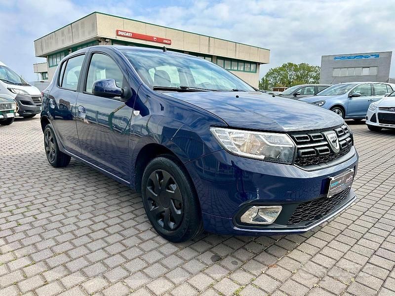 Usata Dacia Sandero Lauréate 75 CV (55 kW) 2019 Blu Berlina