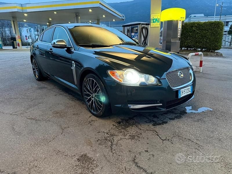 Usata Jaguar XF Premium Luxury 241 CV (177 kW) 2011 Verde Berlina