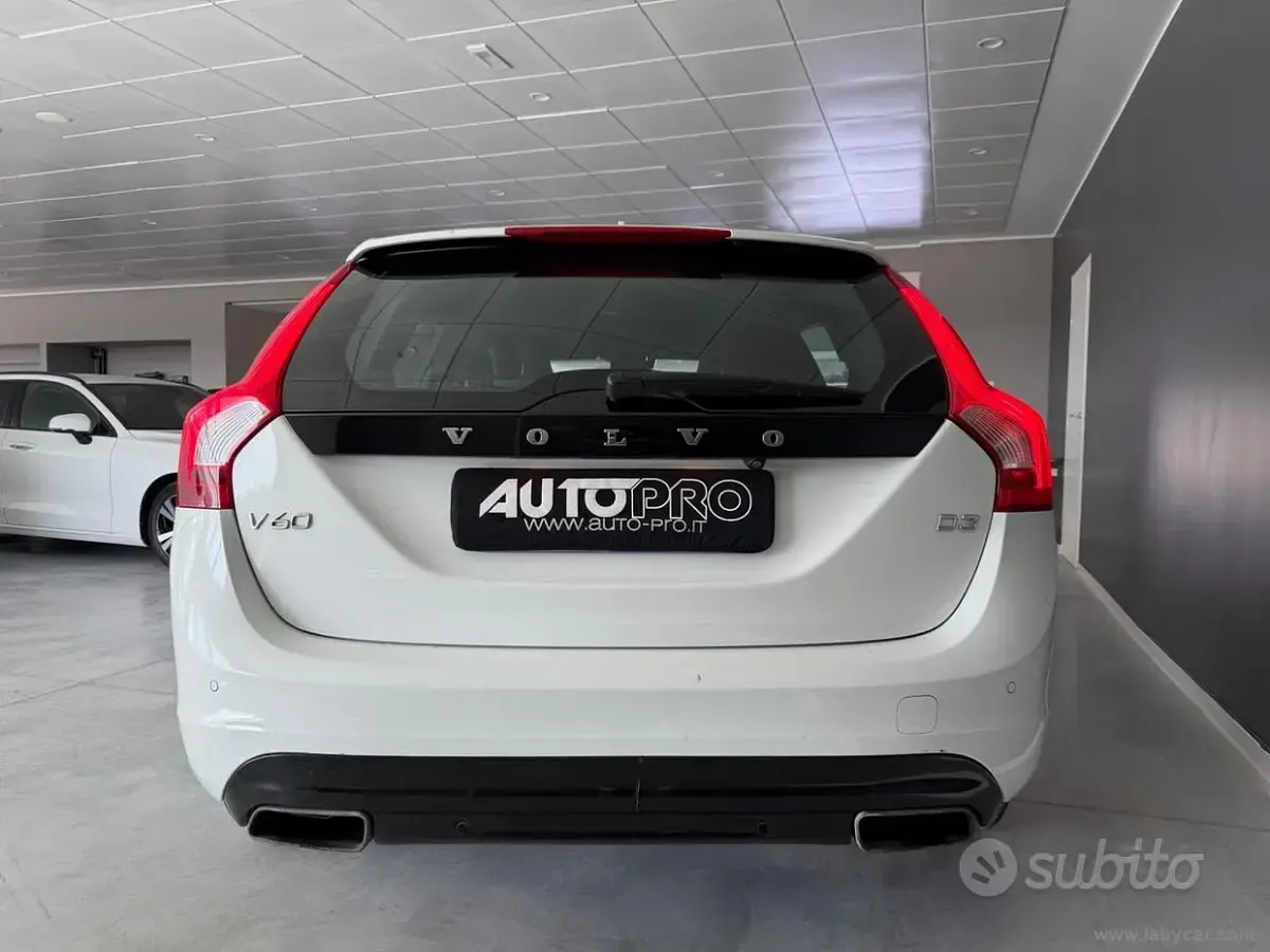 Usata Volvo V60 Business Edition 150 CV (110 kW) 2017 Bianco Station wagon