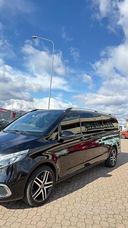Usata Mercedes V300 240 CV (176 kW) 2019 Nero Monovolume