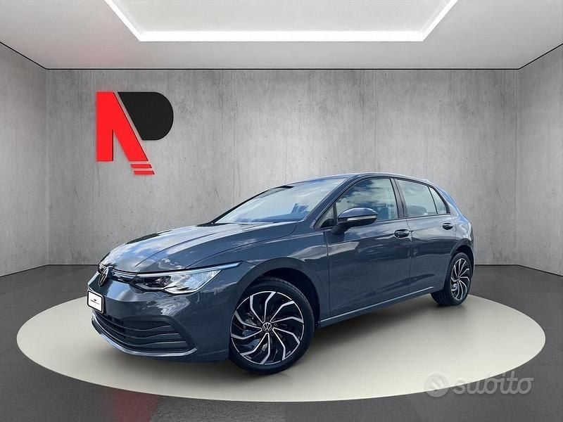 Usata VW Golf VIII Life 115 CV (84 kW) 2022 Grigio Berlina