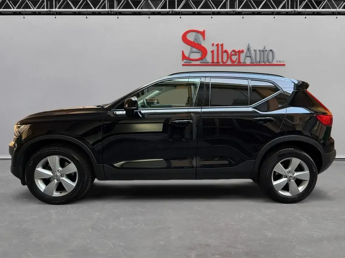 Usata Volvo XC40 Momentum 150 CV (110 kW) 2020 Viola SUV