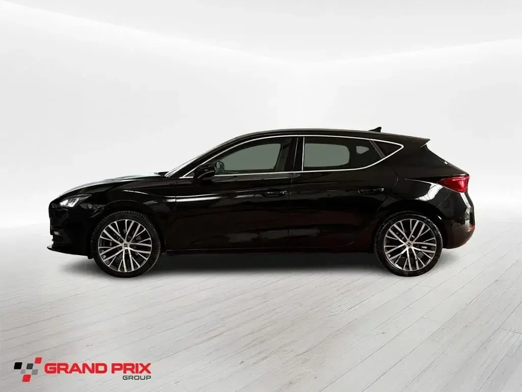 Käytetty Seat Leon XCELLENCE 150 HP (110 kW) 2021 Musta Sedan