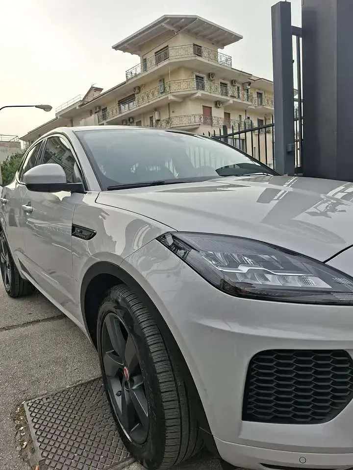 Usata Jaguar E-Pace R-Dynamic 150 CV (110 kW) 2019 Grigio SUV