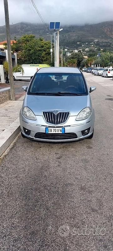Grigio Usata 2010 Lancia Musa Monovolume | 4199 € - Immagine 1/4