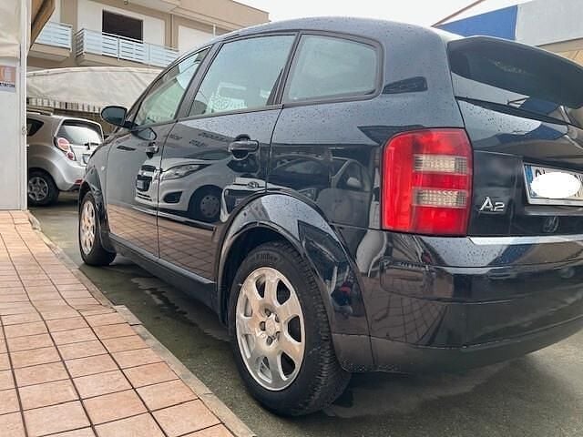 Usata Audi A2 75 CV (55 kW) 2004 Blu Utilitaria