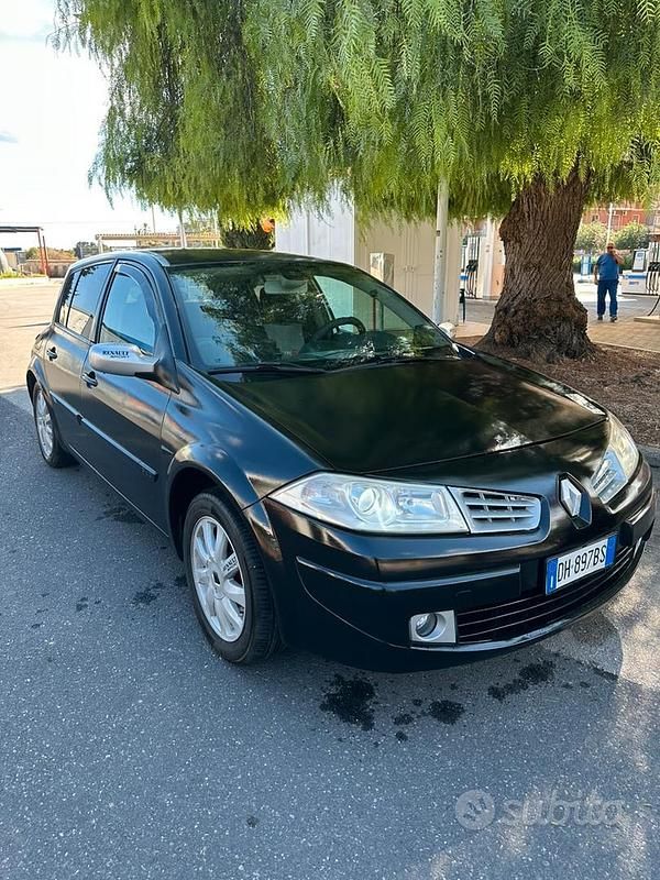 Usata 2007 Renault Mégane II Tre volumi | 2000 € (Buon prezzo) - Immagine 1/4