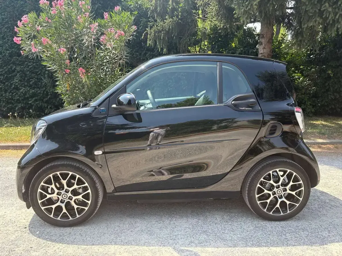 Usata Smart ForTwo Coupé Prime 41 kW (56 CV) 2023 Nero Utilitaria
