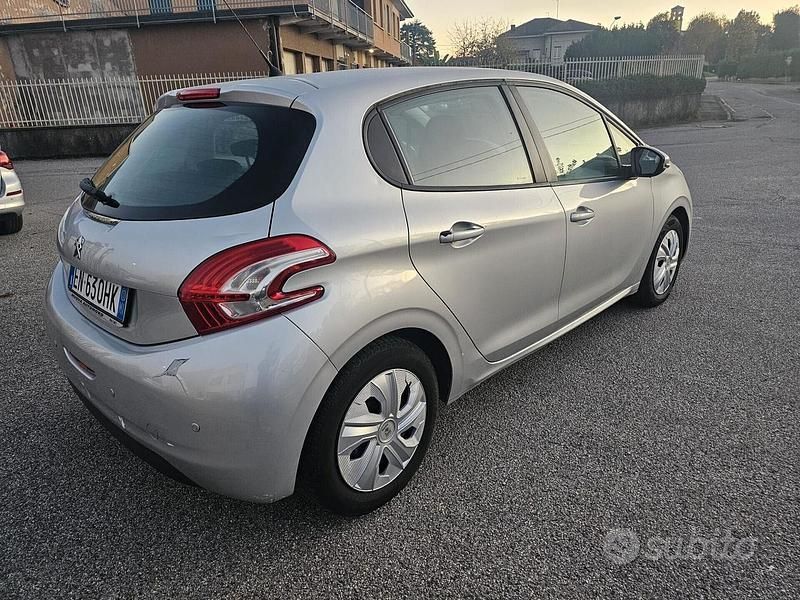 Usata Peugeot 208 82 CV (60 kW) 2012 Grigio Utilitaria