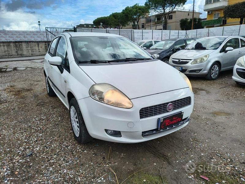 Usata Fiat Grande Punto Dynamic 77 CV (56 kW) 2009 Bianco Utilitaria