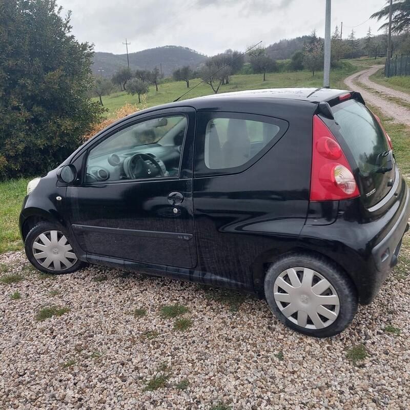 Usata Peugeot 107 68 CV (50 kW) 2005 Nero Utilitaria