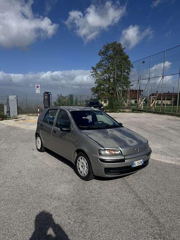 Usata 2000 Fiat Punto Tre volumi | 850 € (Buon prezzo) - Immagine 1/4