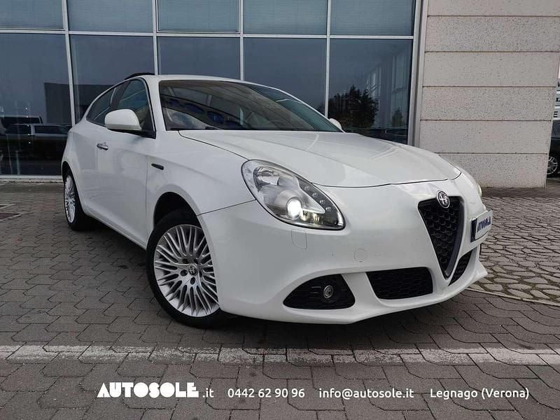 Bianco Usata 2012 Alfa Romeo Giulietta Exclusive Tre volumi | 5990 € (Buon prezzo) - Immagine 1/4