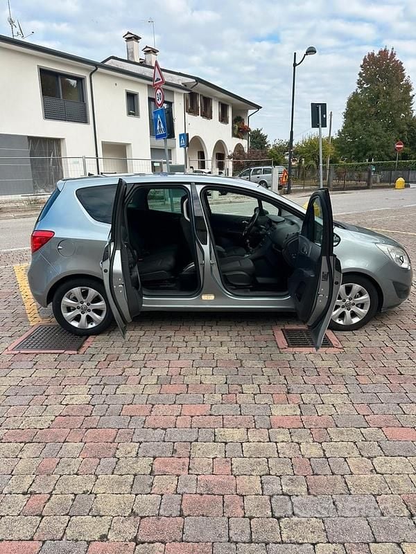 Usata Opel Meriva 2011 Grigio Monovolume