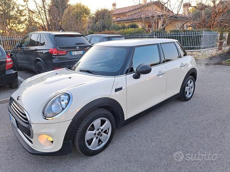 Usata Mini ONE 75 CV (55 kW) 2017 Beige Utilitaria