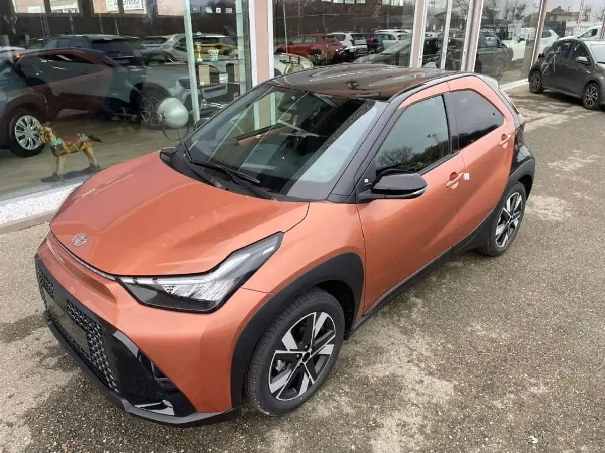 Nuova Toyota Aygo X 92 CV (67 kW) 2025 Vari colori SUV