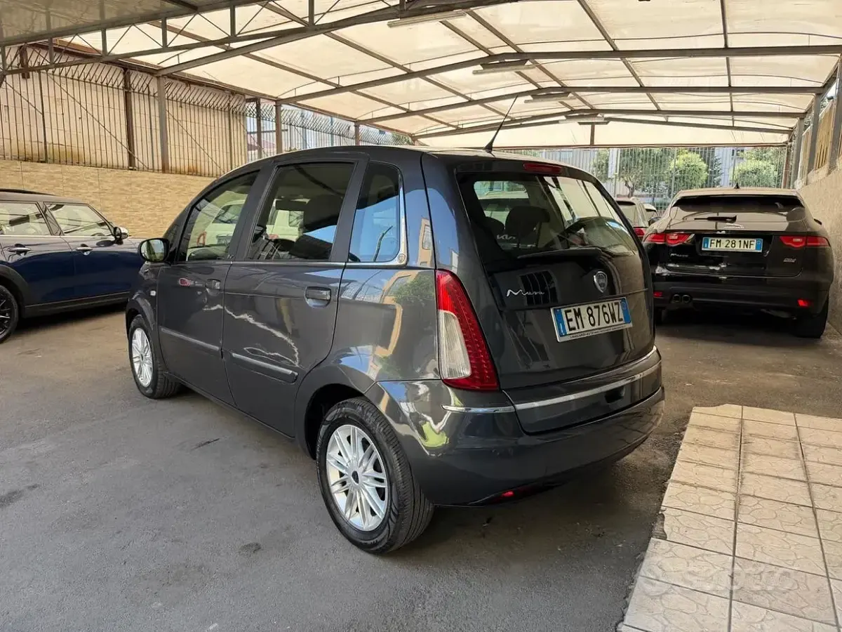 Usata Lancia Musa 95 CV (69 kW) 2012 Grigio Monovolume