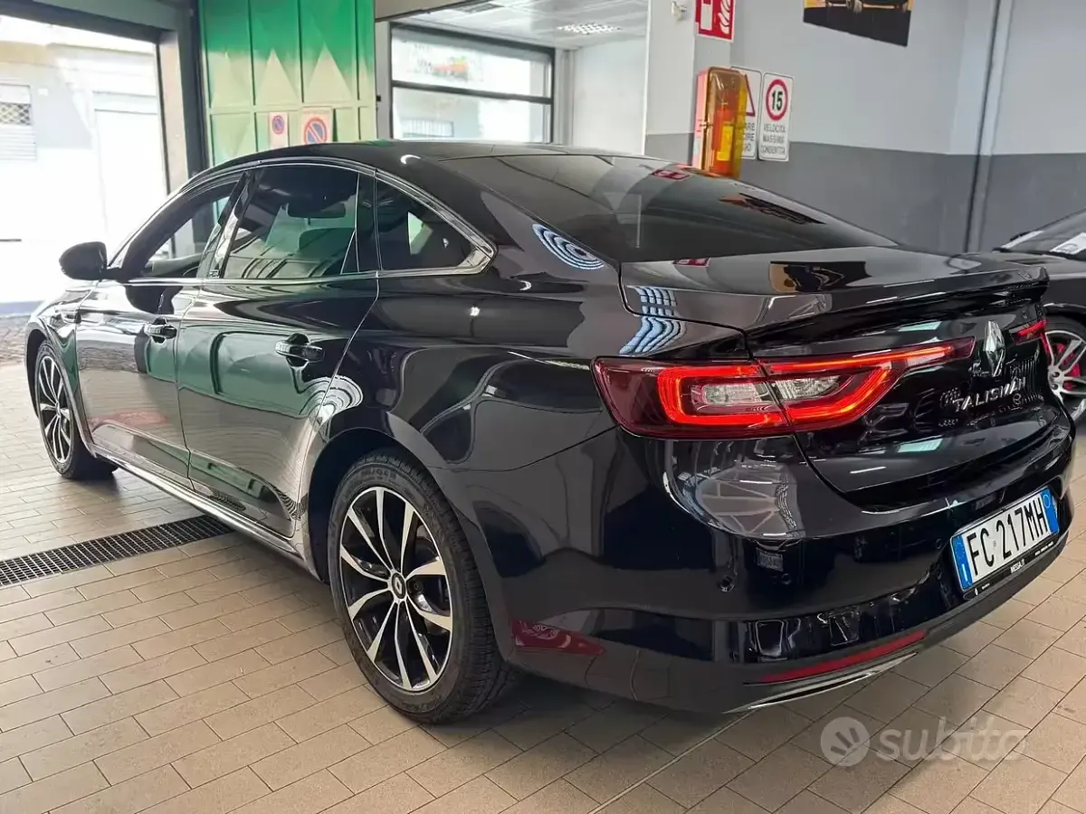Usata Renault Talisman Initiale Paris 160 CV (117 kW) 2016 Viola Berlina