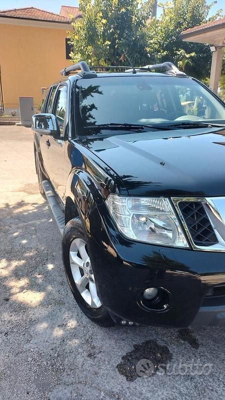 Usata Nissan Navara 190 CV (139 kW) 2011 Nero Pick-up