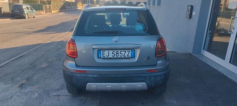 Usata Fiat Sedici Dynamic 119 CV (87 kW) 2011 Argento SUV