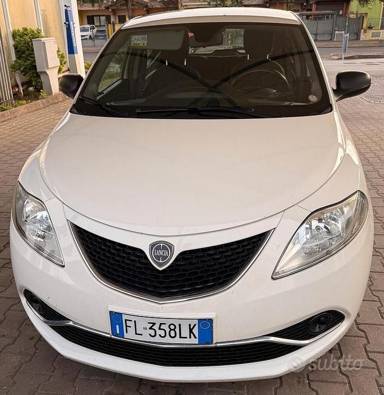 Usata Lancia Ypsilon 69 CV (50 kW) 2018 Bianco Utilitaria