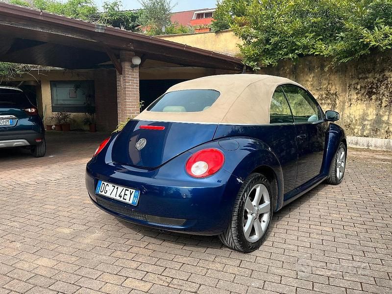 Usata VW New Beetle 105 CV (77 kW) 2007 Blu Utilitaria