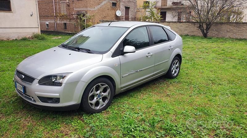 Usata Ford Focus 110 CV (80 kW) 2007 Grigio Berlina