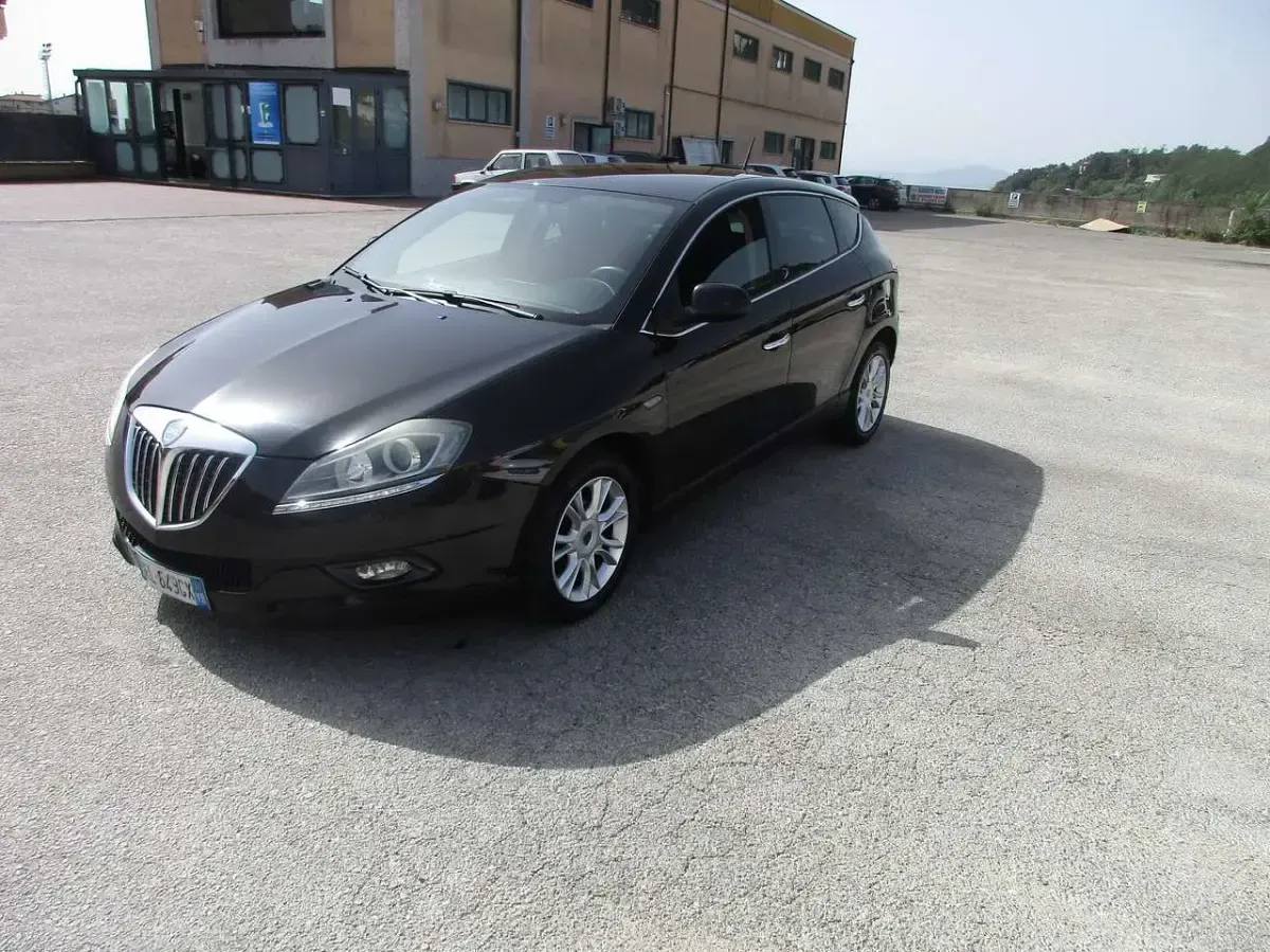 Usata Lancia Delta 120 CV (88 kW) 2011 Nero Utilitaria