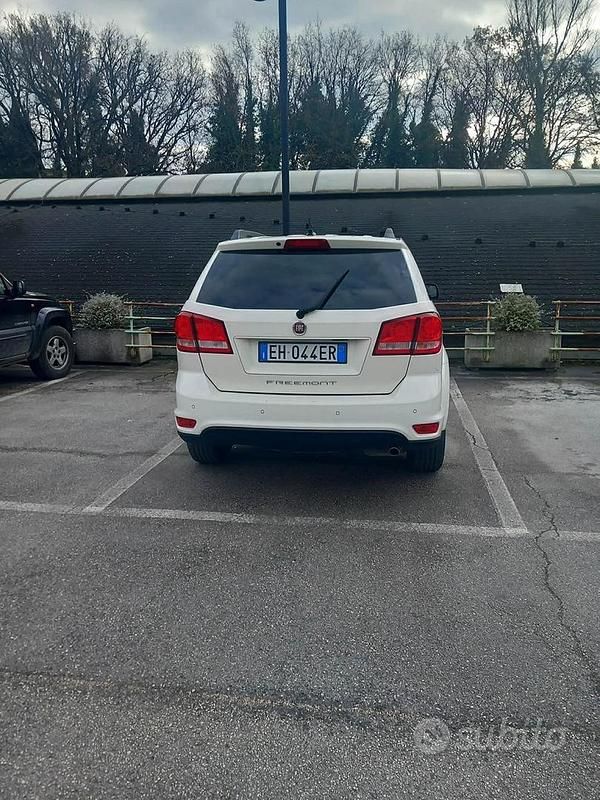 Usata Fiat Freemont 140 CV (102 kW) 2011 Bianco SUV