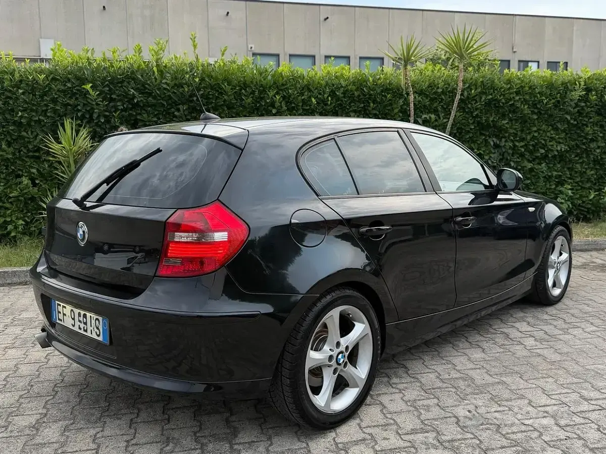 Usata BMW 118 Efficient Dynamics 143 CV (105 kW) 2010 Nero Utilitaria