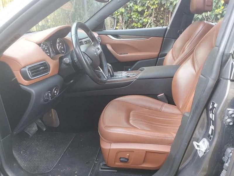 Usata Maserati Levante 349 CV (256 kW) 2021 Grigio SUV