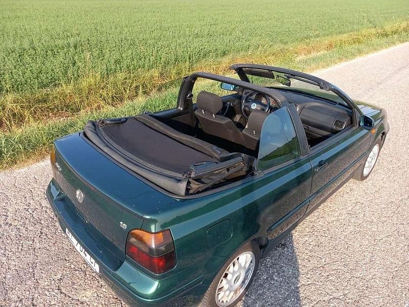 Usata VW Golf Cabriolet Classicline 101 CV (74 kW) 1998 Verde Cabrio