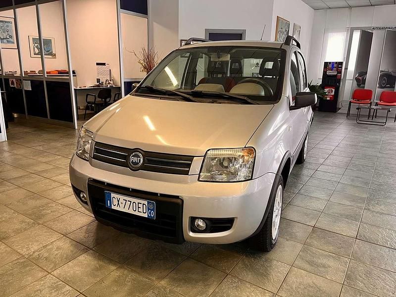 Argento Usata 2005 Fiat Panda 4x4 Climbing Due volumi | 6200 € (Cara) - Immagine 1/4