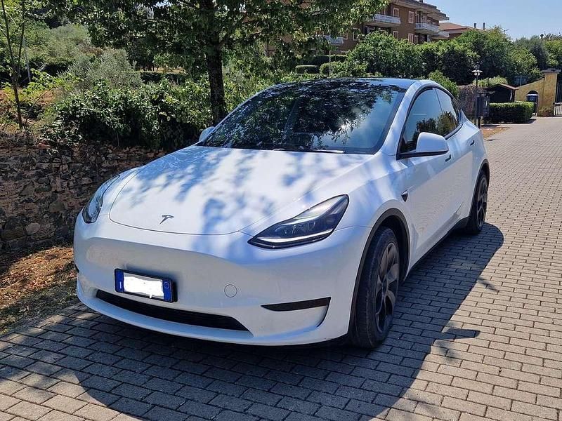 Bianco Usata 2022 Tesla Model Y RWD SUV | 31.800 € (Buon prezzo) - Immagine 1/4