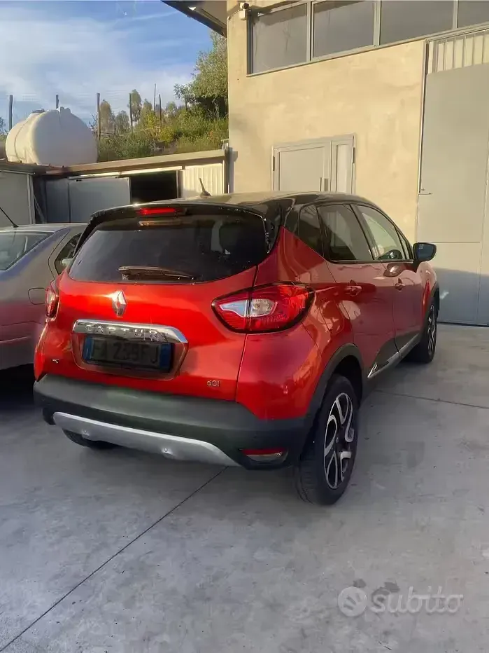 Usata Renault Captur 90 CV (66 kW) 2015 Rosso SUV
