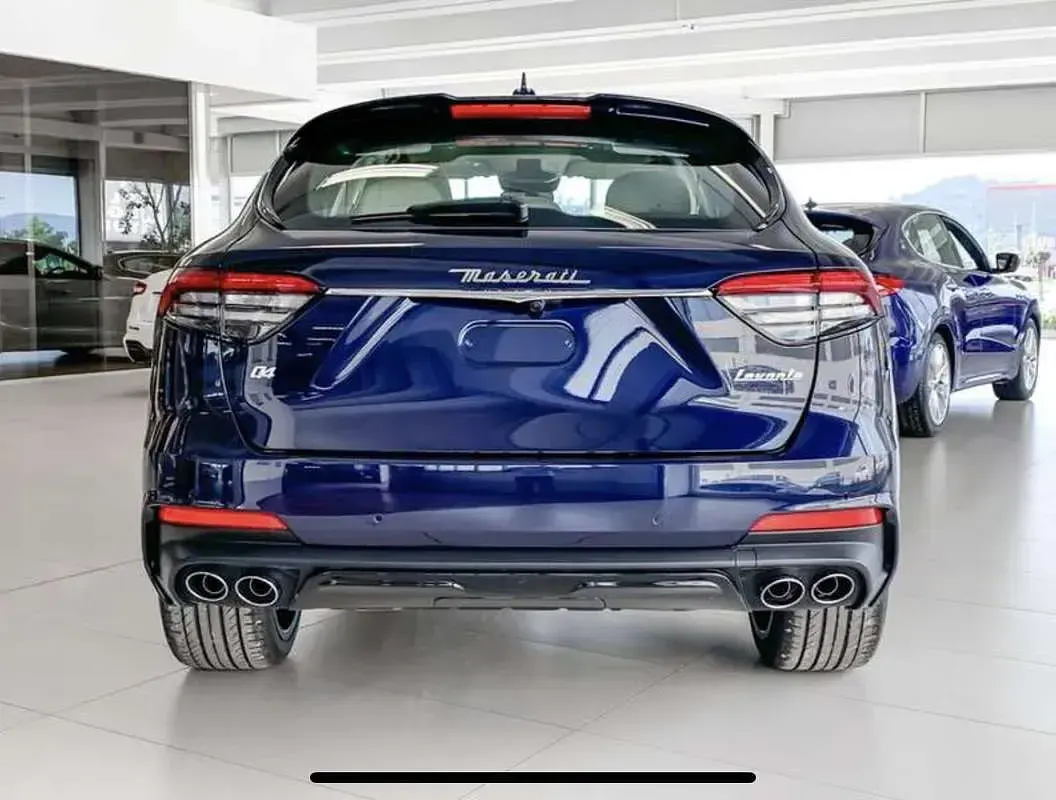 Usata Maserati Levante 250 CV (183 kW) 2021 Blu/azzurro SUV