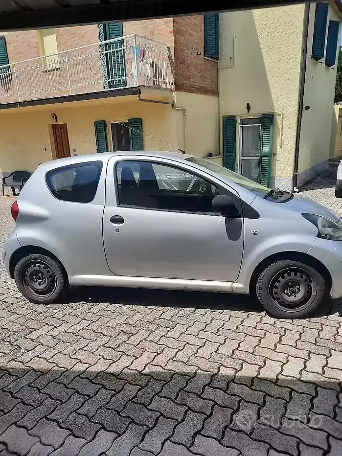Begagnad Toyota Aygo 68 HK (50 kW) 2008 Grå Halvkombi