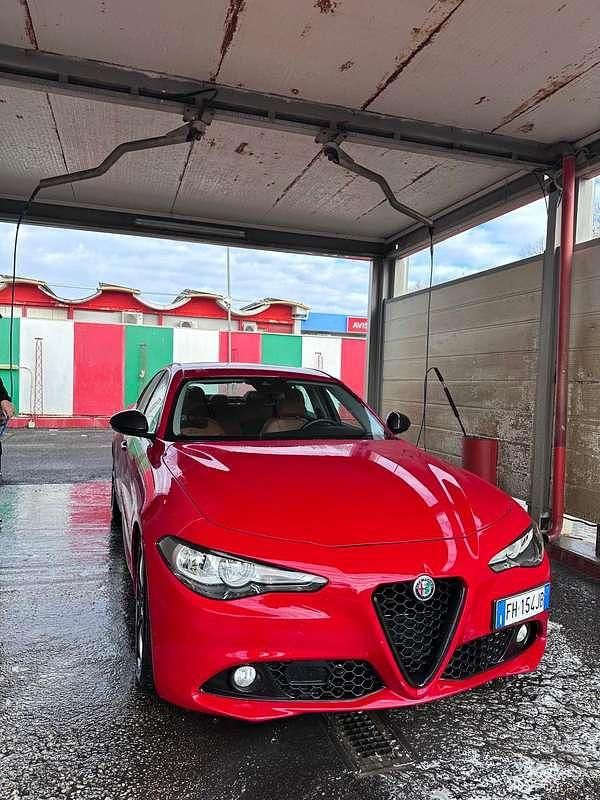 Usata Alfa Romeo Giulia 150 CV (110 kW) 2017 Rosso Berlina