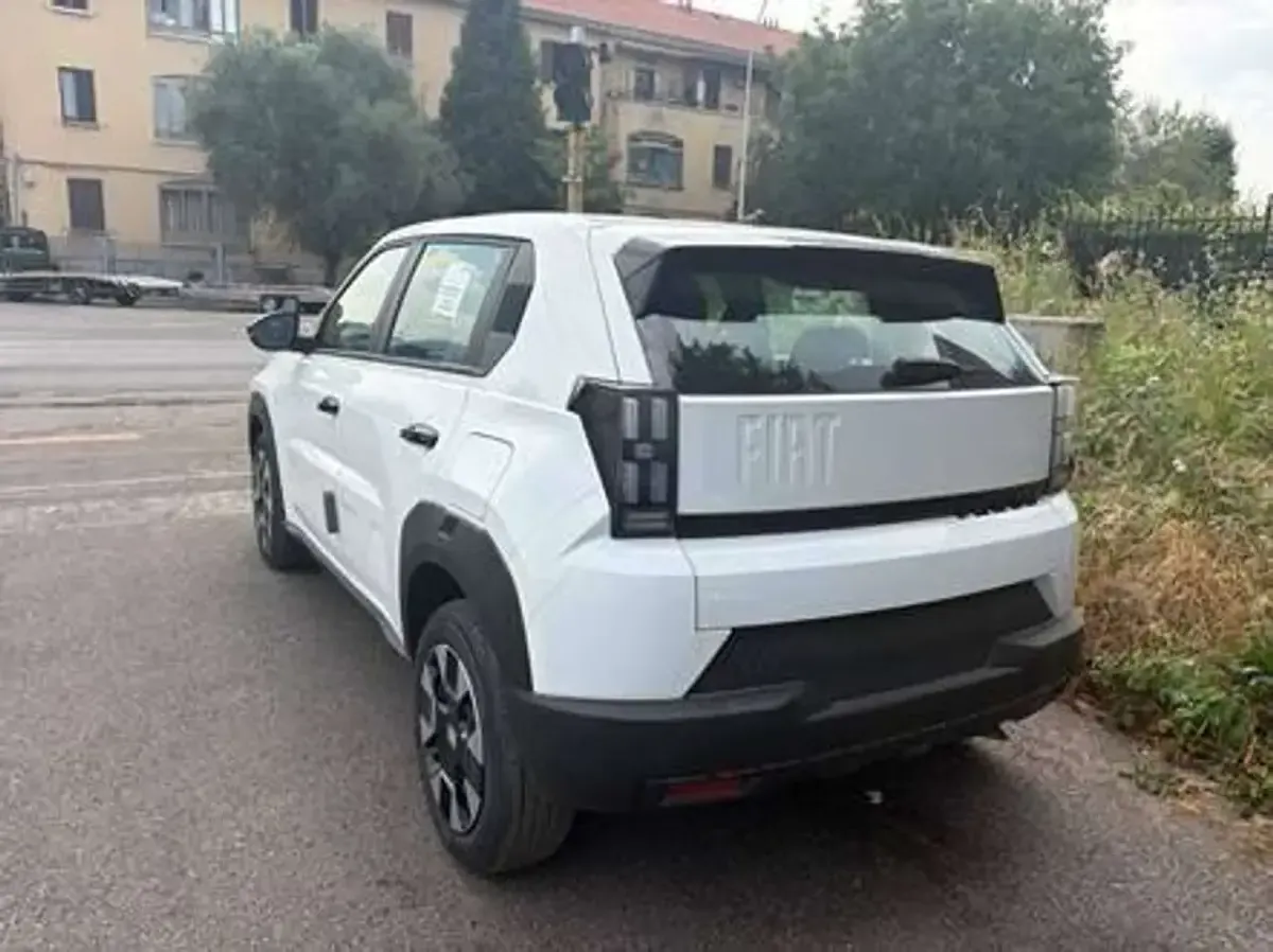 Nuova Fiat Grande Panda Icon 101 CV (74 kW) 2026 Bianco Utilitaria