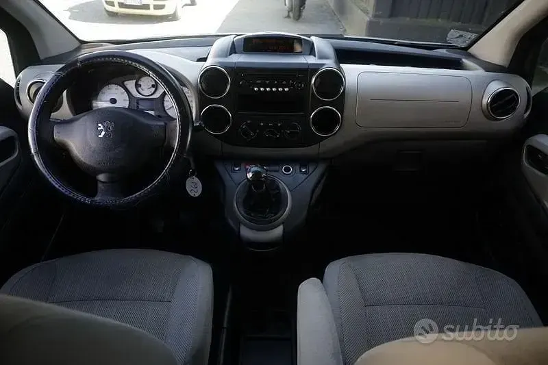 Usata Peugeot TePee Premium 90 CV (66 kW) 2011 Verde Monovolume