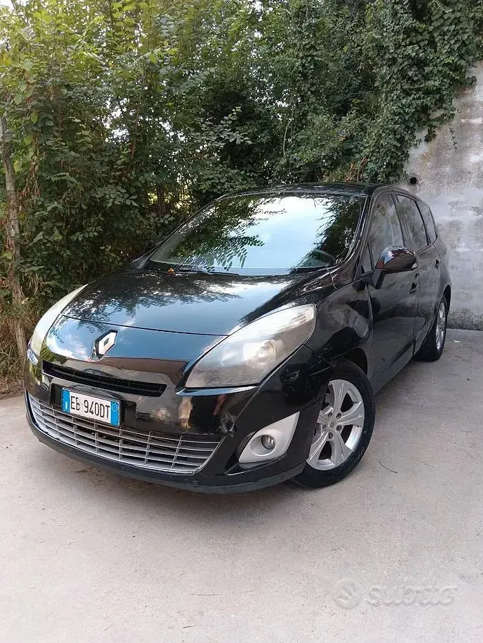 Usata Renault Scénic 110 CV (80 kW) 2010 Marrone Monovolume