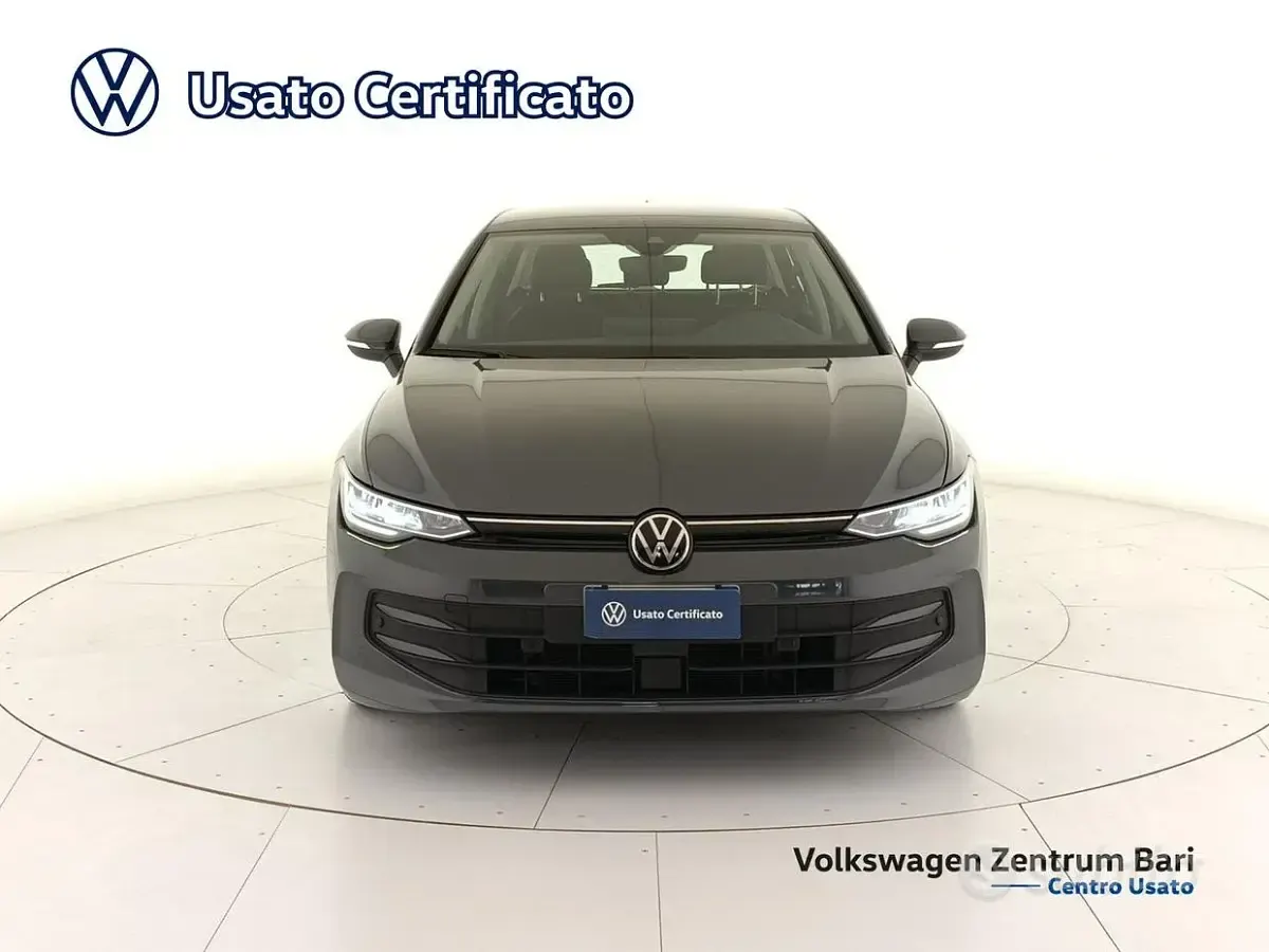 Usata VW Golf VIII Life 115 CV (84 kW) 2025 Grigio Berlina