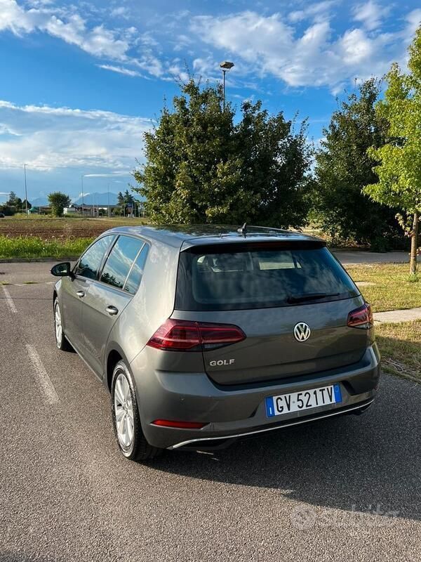 Grigio Usata 2018 VW Golf VII Sportline Tre volumi | 15.000 € (Super prezzo) - Immagine 1/4