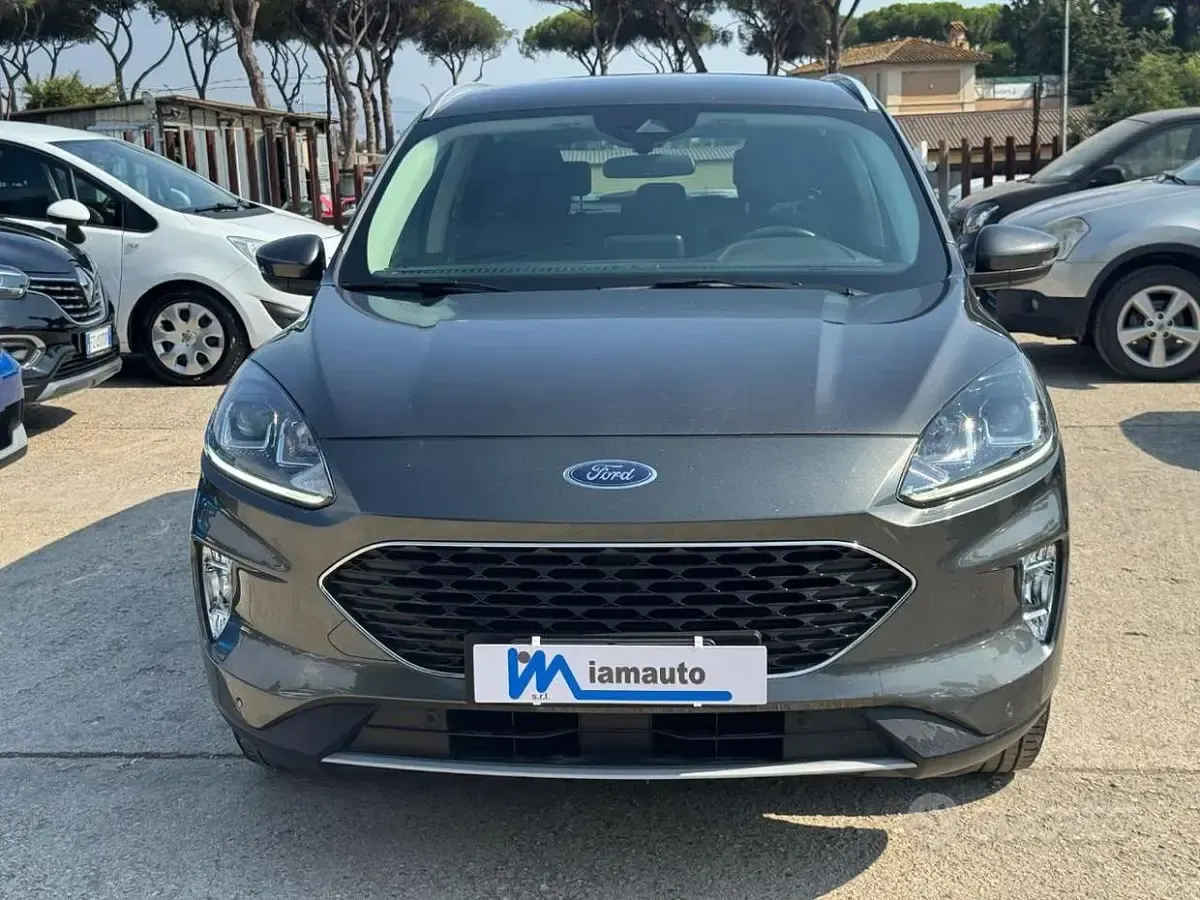Usata Ford Kuga 152 CV (111 kW) 2022 Grigio SUV