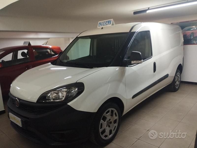 Begagnad Fiat Doblò 105 HK (77 kW) 2019 Vit Minibuss